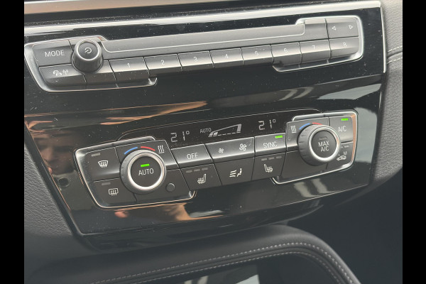 BMW X2 xDrive25e M Sport | 19 inch | Keyless entry | Elektrische achterklep | Sportstoelen | Stoelverwarming | Achteruitrijcamera | Head up Display | Koplampen adaptief