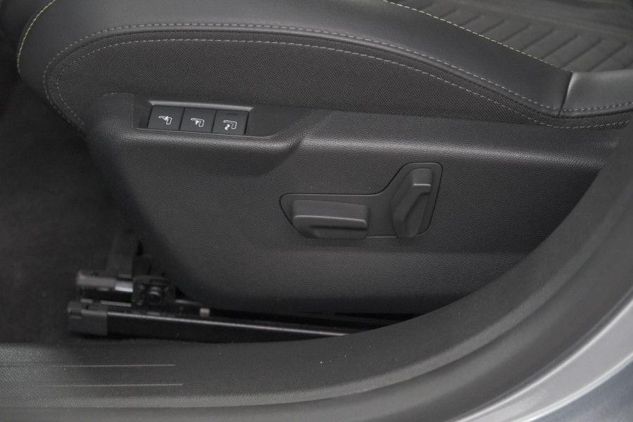 Peugeot 208 1.2 Hybrid 145 e-DCS6 GT | Alcantara Pakket | Camera | Apple Carplay | Stoelverwarming