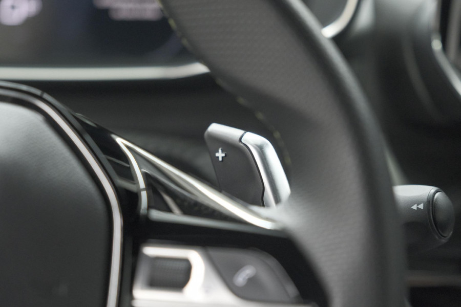 Peugeot 208 1.2 Hybrid 145 e-DCS6 GT | Alcantara Pakket | Camera | Apple Carplay | Stoelverwarming