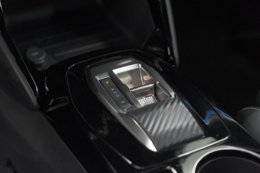 Peugeot 208 1.2 Hybrid 145 e-DCS6 GT | Alcantara Pakket | Camera | Apple Carplay | Stoelverwarming