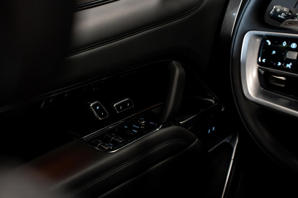 Land Rover Range Rover 3.0 P550e HSE PHEV *Meridian 3D Surround / Panorama / Stoelventilatie & Massage / AWD-Besturing / Soft-Close / 5-JAAR FABRIEKSGARANTIE*