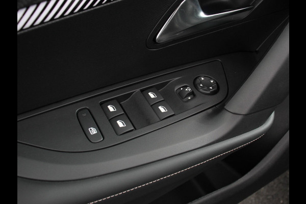 Peugeot 2008 1.2 PureTech 130pk Automaat Allure Navigatie Apple Carplay/Android Auto 360 camera Parkeersensoren Blind Spot Assist Adaptive Cruise Control Stoelverwarming Getinte ramen Climate Control