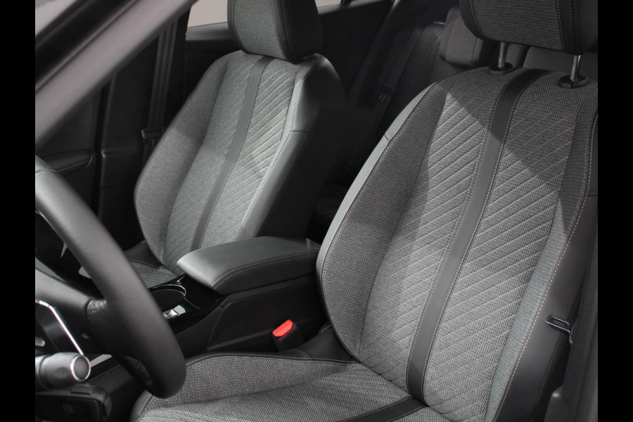 Peugeot 2008 1.2 PureTech 130pk Automaat Allure Navigatie Apple Carplay/Android Auto 360 camera Parkeersensoren Blind Spot Assist Adaptive Cruise Control Stoelverwarming Getinte ramen Climate Control