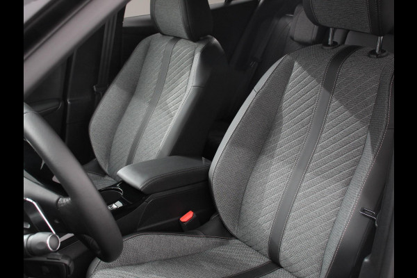 Peugeot 2008 1.2 PureTech 130pk Automaat Allure Navigatie Apple Carplay/Android Auto 360 camera Parkeersensoren Blind Spot Assist Adaptive Cruise Control Stoelverwarming Getinte ramen Climate Control
