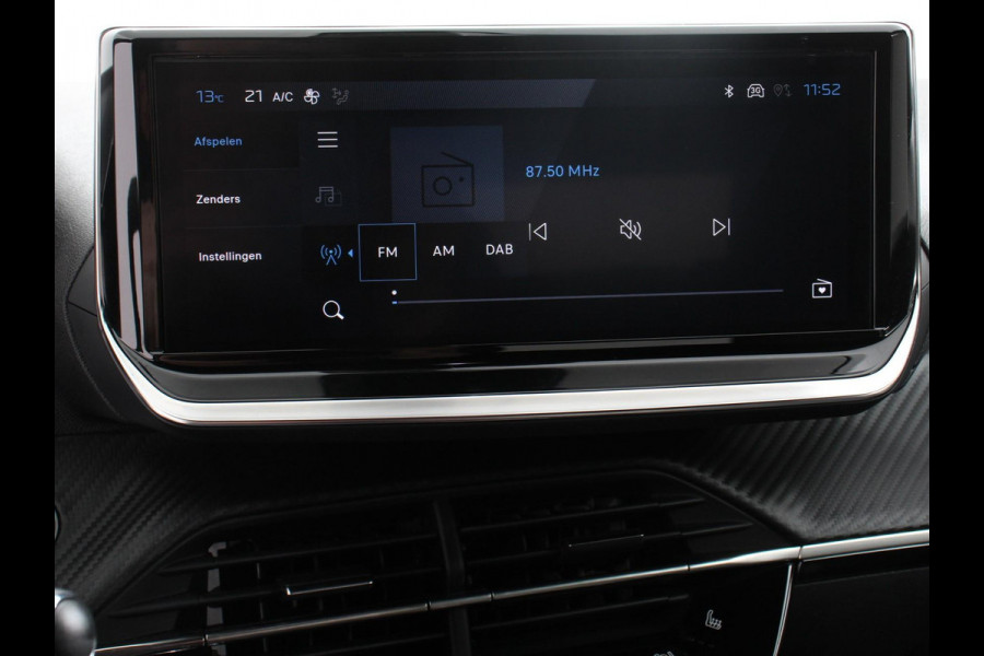 Peugeot 2008 1.2 PureTech 130pk Automaat Allure Navigatie Apple Carplay/Android Auto 360 camera Parkeersensoren Blind Spot Assist Adaptive Cruise Control Stoelverwarming Getinte ramen Climate Control