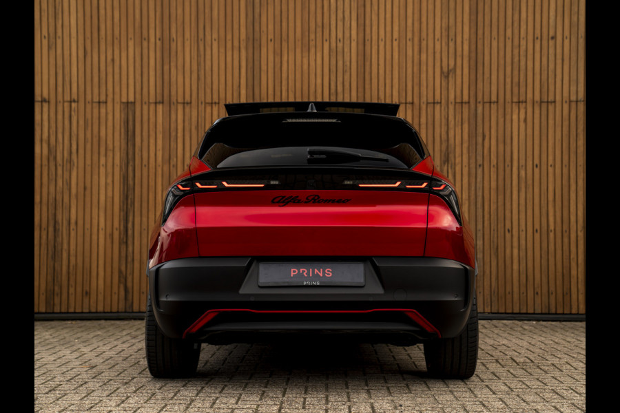 Alfa Romeo junior Elettrica Veloce 54 kWh | Corsa stoelen | Pano-dak | Techno Pack | Sport Pack