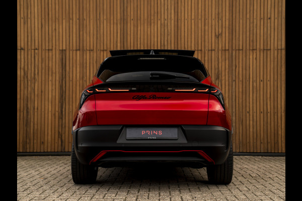 Alfa Romeo junior Elettrica Veloce 54 kWh | Corsa stoelen | Pano-dak | Techno Pack | Sport Pack