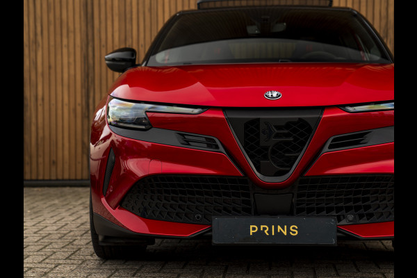 Alfa Romeo junior Elettrica Veloce 54 kWh | Corsa stoelen | Pano-dak | Techno Pack | Sport Pack
