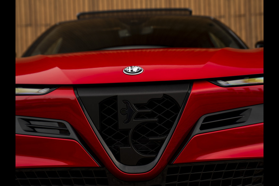 Alfa Romeo junior Elettrica Veloce 54 kWh | Corsa stoelen | Pano-dak | Techno Pack | Sport Pack