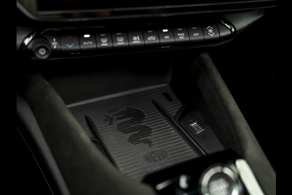 Alfa Romeo junior Elettrica Veloce 54 kWh | Corsa stoelen | Pano-dak | Techno Pack | Sport Pack