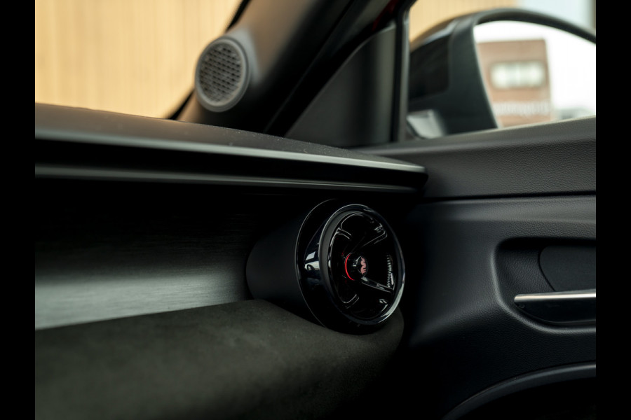 Alfa Romeo junior Elettrica Veloce 54 kWh | Corsa stoelen | Pano-dak | Techno Pack | Sport Pack