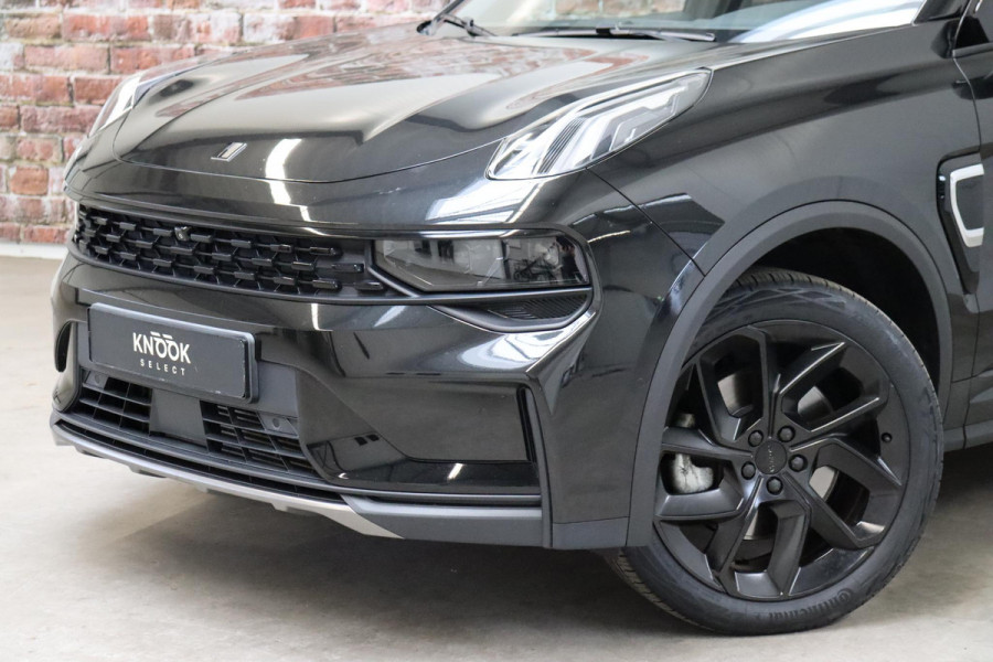 Lynk & Co 01 1.5 Automaat / Zwarte Hemelbekleding / Panoramadak / LED koplampen / Lichtmetalen velgen 20" / Navigatiesysteem Full Map / Parkeer Assistent / Rijstrooksensor met correctie / Rondomzicht Camera / Digitaal Instrumentenpaneel / Stoelverwarming / Premium Audio