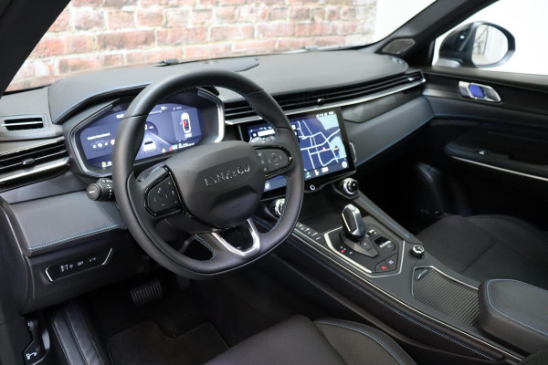 Lynk & Co 01 1.5 Automaat / Zwarte Hemelbekleding / Panoramadak / LED koplampen / Lichtmetalen velgen 20" / Navigatiesysteem Full Map / Parkeer Assistent / Rijstrooksensor met correctie / Rondomzicht Camera / Digitaal Instrumentenpaneel / Stoelverwarming / Premium Audio