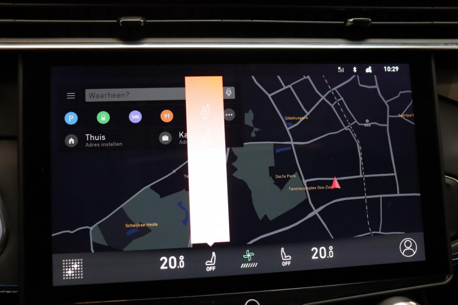 Lynk & Co 01 1.5 Automaat / Zwarte Hemelbekleding / Panoramadak / LED koplampen / Lichtmetalen velgen 20" / Navigatiesysteem Full Map / Parkeer Assistent / Rijstrooksensor met correctie / Rondomzicht Camera / Digitaal Instrumentenpaneel / Stoelverwarming / Premium Audio