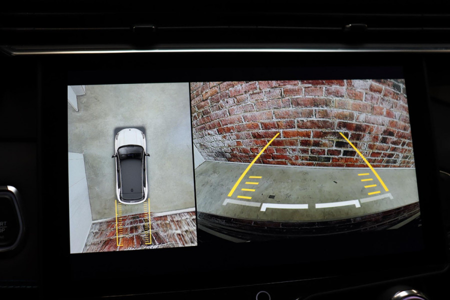 Lynk & Co 01 1.5 Automaat / Zwarte Hemelbekleding / Panoramadak / LED koplampen / Lichtmetalen velgen 20" / Navigatiesysteem Full Map / Parkeer Assistent / Rijstrooksensor met correctie / Rondomzicht Camera / Digitaal Instrumentenpaneel / Stoelverwarming / Premium Audio