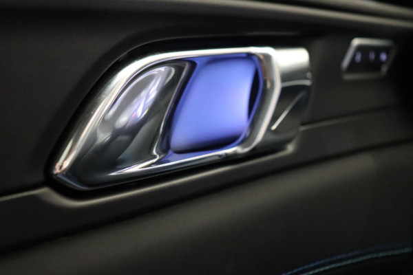 Lynk & Co 01 1.5 Automaat / Zwarte Hemelbekleding / Panoramadak / LED koplampen / Lichtmetalen velgen 20" / Navigatiesysteem Full Map / Parkeer Assistent / Rijstrooksensor met correctie / Rondomzicht Camera / Digitaal Instrumentenpaneel / Stoelverwarming / Premium Audio