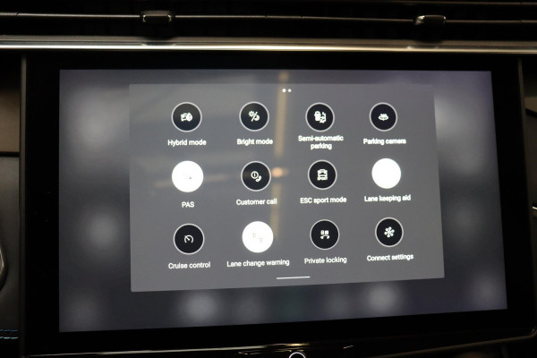 Lynk & Co 01 1.5 Automaat / Zwarte Hemelbekleding / Panoramadak / LED koplampen / Lichtmetalen velgen 20" / Navigatiesysteem Full Map / Parkeer Assistent / Rijstrooksensor met correctie / Rondomzicht Camera / Digitaal Instrumentenpaneel / Stoelverwarming / Premium Audio