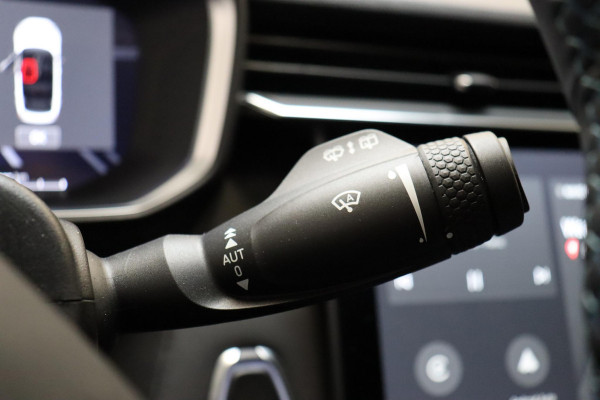 Lynk & Co 01 1.5 Automaat / Zwarte Hemelbekleding / Panoramadak / LED koplampen / Lichtmetalen velgen 20" / Navigatiesysteem Full Map / Parkeer Assistent / Rijstrooksensor met correctie / Rondomzicht Camera / Digitaal Instrumentenpaneel / Stoelverwarming / Premium Audio