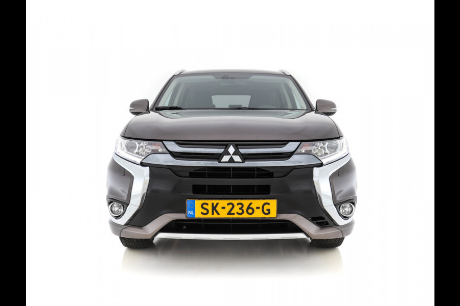 Mitsubishi Outlander 2.0 AWD (Plug-In) (INCL-BTW) Aut.*LEATHER-ALCANTARA | NAVI-FULLMAP | KEYLESS | DAB | CAMERA | ECC | CRUISE | CARPLAY | PRIVACY-GLASS | TOWBAR | SHIFTPADDLES | 16"ALU*