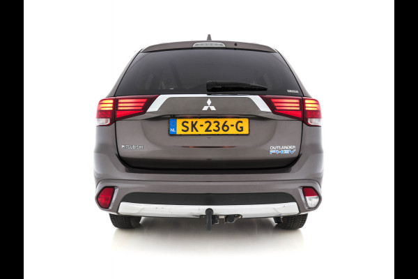 Mitsubishi Outlander 2.0 AWD (Plug-In) (INCL-BTW) Aut.*LEATHER-ALCANTARA | NAVI-FULLMAP | KEYLESS | DAB | CAMERA | ECC | CRUISE | CARPLAY | PRIVACY-GLASS | TOWBAR | SHIFTPADDLES | 16"ALU*