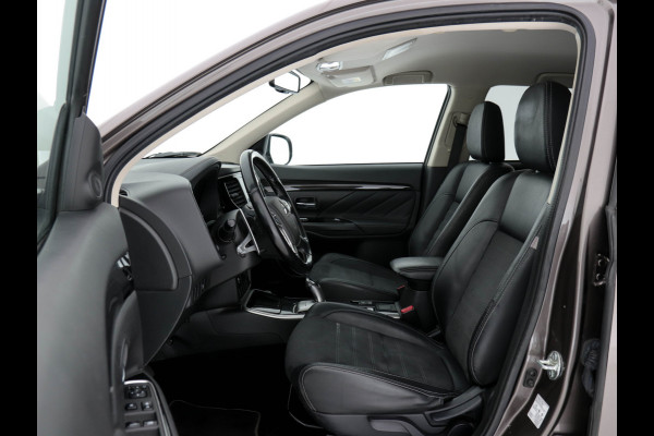 Mitsubishi Outlander 2.0 AWD (Plug-In) (INCL-BTW) Aut.*LEATHER-ALCANTARA | NAVI-FULLMAP | KEYLESS | DAB | CAMERA | ECC | CRUISE | CARPLAY | PRIVACY-GLASS | TOWBAR | SHIFTPADDLES | 16"ALU*