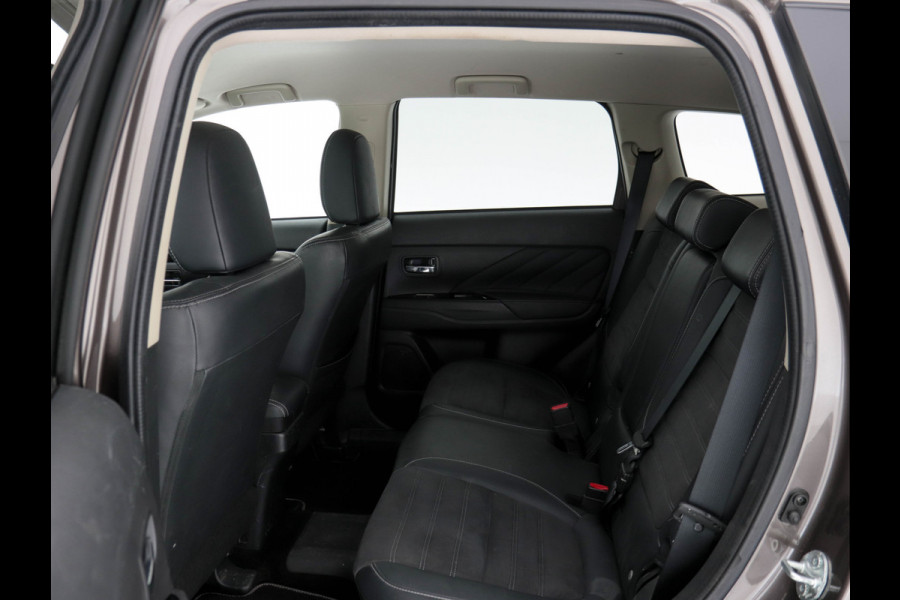 Mitsubishi Outlander 2.0 AWD (Plug-In) (INCL-BTW) Aut.*LEATHER-ALCANTARA | NAVI-FULLMAP | KEYLESS | DAB | CAMERA | ECC | CRUISE | CARPLAY | PRIVACY-GLASS | TOWBAR | SHIFTPADDLES | 16"ALU*
