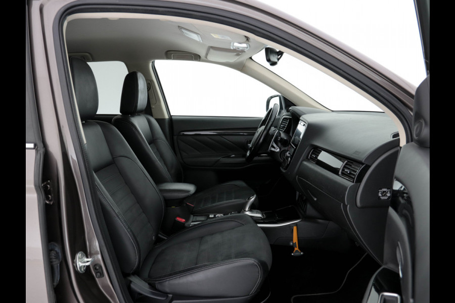 Mitsubishi Outlander 2.0 AWD (Plug-In) (INCL-BTW) Aut.*LEATHER-ALCANTARA | NAVI-FULLMAP | KEYLESS | DAB | CAMERA | ECC | CRUISE | CARPLAY | PRIVACY-GLASS | TOWBAR | SHIFTPADDLES | 16"ALU*