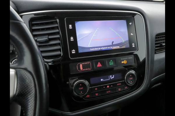 Mitsubishi Outlander 2.0 AWD (Plug-In) (INCL-BTW) Aut.*LEATHER-ALCANTARA | NAVI-FULLMAP | KEYLESS | DAB | CAMERA | ECC | CRUISE | CARPLAY | PRIVACY-GLASS | TOWBAR | SHIFTPADDLES | 16"ALU*