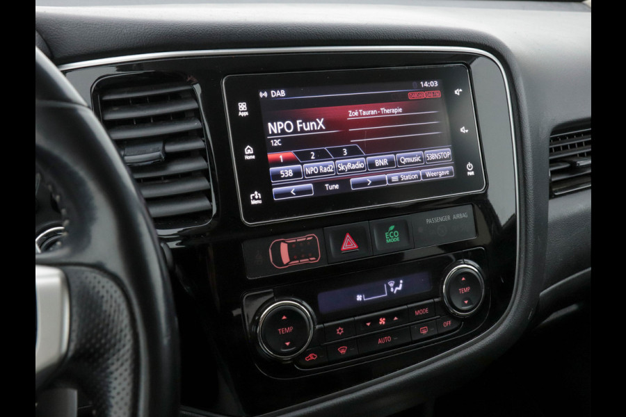Mitsubishi Outlander 2.0 AWD (Plug-In) (INCL-BTW) Aut.*LEATHER-ALCANTARA | NAVI-FULLMAP | KEYLESS | DAB | CAMERA | ECC | CRUISE | CARPLAY | PRIVACY-GLASS | TOWBAR | SHIFTPADDLES | 16"ALU*