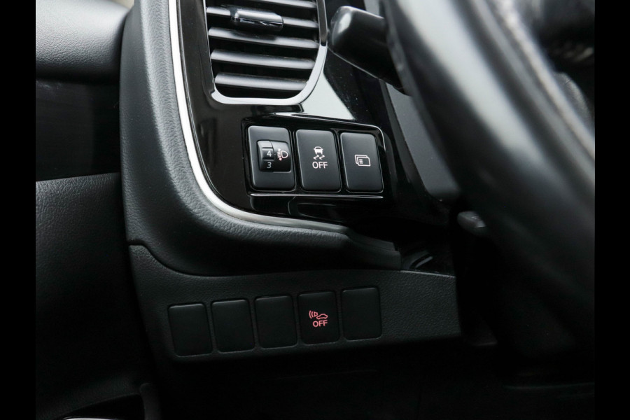 Mitsubishi Outlander 2.0 AWD (Plug-In) (INCL-BTW) Aut.*LEATHER-ALCANTARA | NAVI-FULLMAP | KEYLESS | DAB | CAMERA | ECC | CRUISE | CARPLAY | PRIVACY-GLASS | TOWBAR | SHIFTPADDLES | 16"ALU*