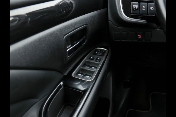 Mitsubishi Outlander 2.0 AWD (Plug-In) (INCL-BTW) Aut.*LEATHER-ALCANTARA | NAVI-FULLMAP | KEYLESS | DAB | CAMERA | ECC | CRUISE | CARPLAY | PRIVACY-GLASS | TOWBAR | SHIFTPADDLES | 16"ALU*