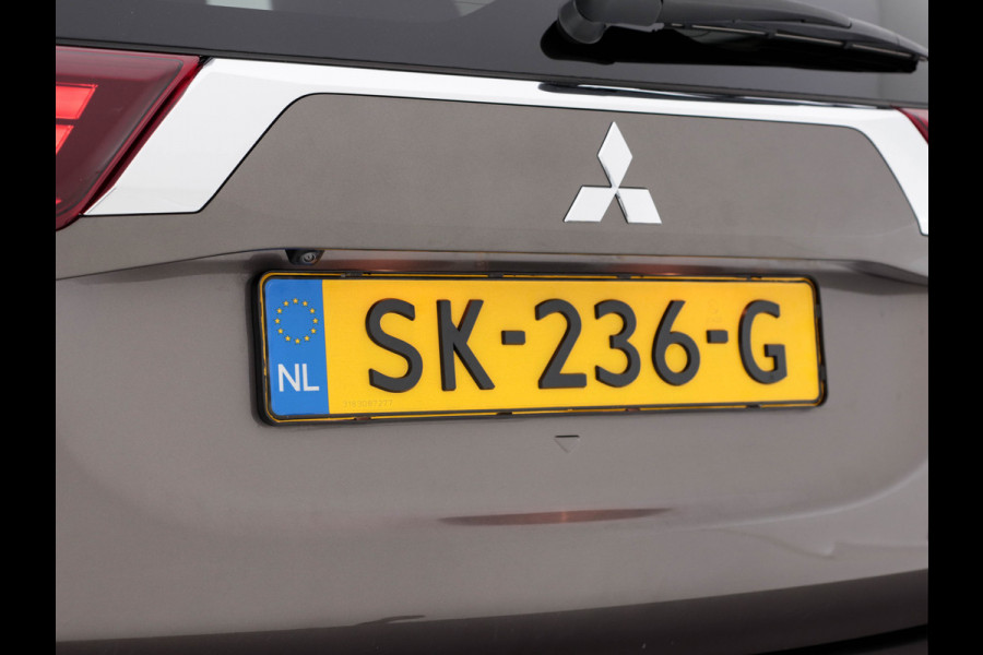 Mitsubishi Outlander 2.0 AWD (Plug-In) (INCL-BTW) Aut.*LEATHER-ALCANTARA | NAVI-FULLMAP | KEYLESS | DAB | CAMERA | ECC | CRUISE | CARPLAY | PRIVACY-GLASS | TOWBAR | SHIFTPADDLES | 16"ALU*