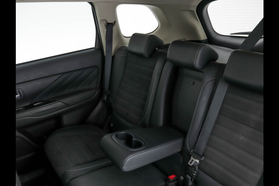 Mitsubishi Outlander 2.0 AWD (Plug-In) (INCL-BTW) Aut.*LEATHER-ALCANTARA | NAVI-FULLMAP | KEYLESS | DAB | CAMERA | ECC | CRUISE | CARPLAY | PRIVACY-GLASS | TOWBAR | SHIFTPADDLES | 16"ALU*