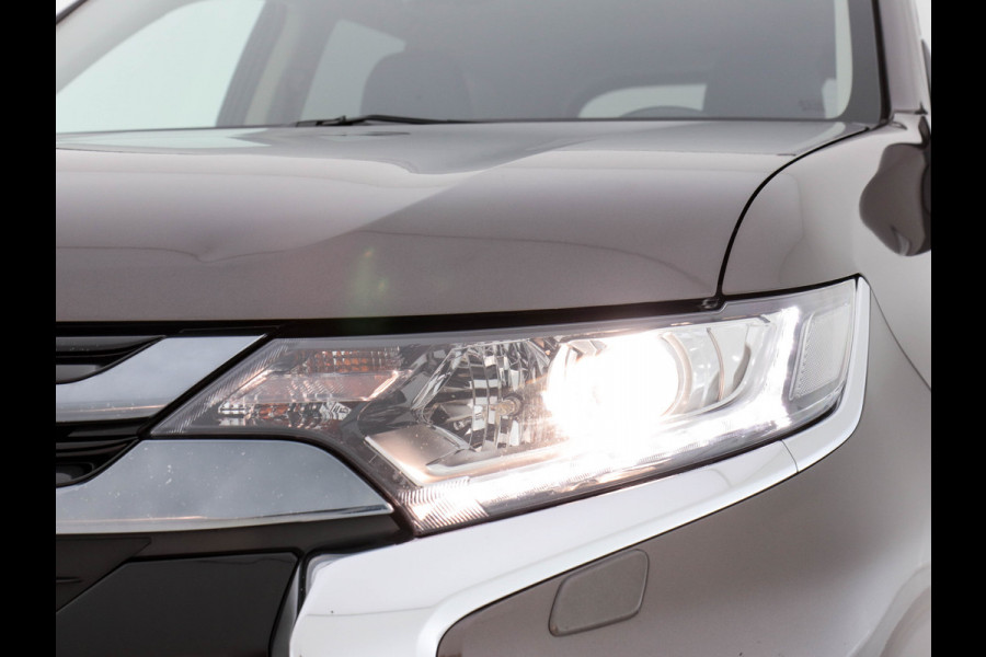 Mitsubishi Outlander 2.0 AWD (Plug-In) (INCL-BTW) Aut.*LEATHER-ALCANTARA | NAVI-FULLMAP | KEYLESS | DAB | CAMERA | ECC | CRUISE | CARPLAY | PRIVACY-GLASS | TOWBAR | SHIFTPADDLES | 16"ALU*