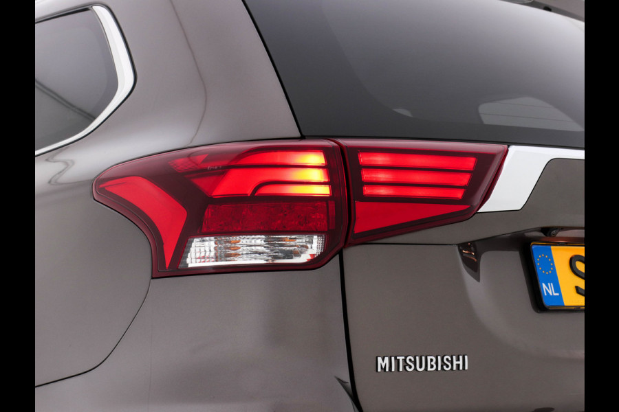 Mitsubishi Outlander 2.0 AWD (Plug-In) (INCL-BTW) Aut.*LEATHER-ALCANTARA | NAVI-FULLMAP | KEYLESS | DAB | CAMERA | ECC | CRUISE | CARPLAY | PRIVACY-GLASS | TOWBAR | SHIFTPADDLES | 16"ALU*