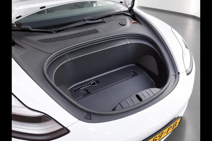 Tesla Model 3 Standard RWD Plus 60 kWh Autopilot Airco Leder Panoramadak PDC VA Camera 19" Sport Wheels