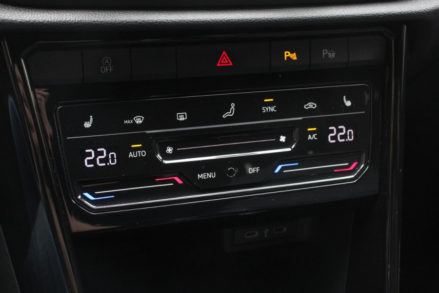 Volkswagen T-Roc 1.5 TSI 150pk DSG R-Line Navigatie Apple Carplay/Android Auto Parkeersensoren Camera Blind Spot Assist Adaptieve Cruise Control Elektrische achterklep Stoel- en stuurverwarming Climate Control Ledverlichting Virtual Cockpit