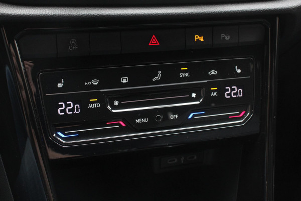 Volkswagen T-Roc 1.5 TSI 150pk DSG R-Line Navigatie Apple Carplay/Android Auto Parkeersensoren Camera Blind Spot Assist Adaptieve Cruise Control Elektrische achterklep Stoel- en stuurverwarming Climate Control Ledverlichting Virtual Cockpit