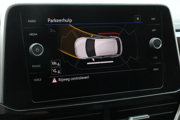 Volkswagen T-Roc 1.5 TSI 150pk DSG R-Line Navigatie Apple Carplay/Android Auto Parkeersensoren Camera Blind Spot Assist Adaptieve Cruise Control Elektrische achterklep Stoel- en stuurverwarming Climate Control Ledverlichting Virtual Cockpit