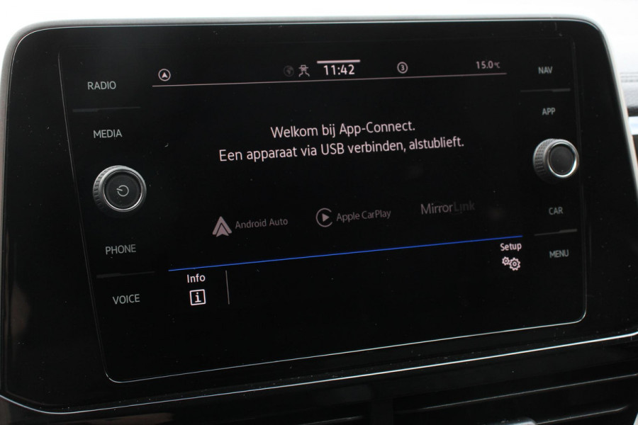 Volkswagen T-Roc 1.5 TSI 150pk DSG R-Line Navigatie Apple Carplay/Android Auto Parkeersensoren Camera Blind Spot Assist Adaptieve Cruise Control Elektrische achterklep Stoel- en stuurverwarming Climate Control Ledverlichting Virtual Cockpit