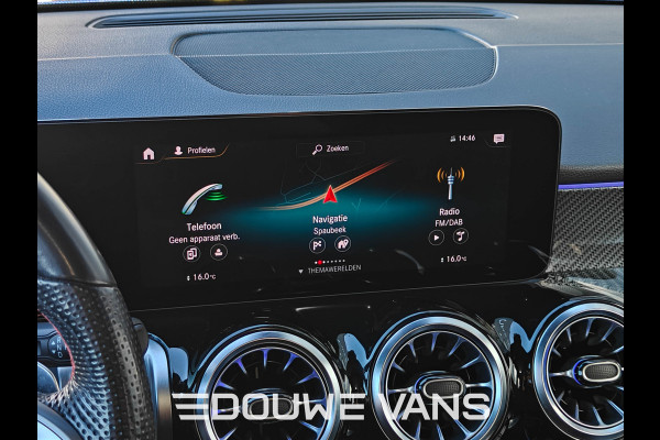 Mercedes-Benz Glb 200 Automaat Panorama AMG-Line Trekhaak Ambiente Verli. Stoelverw. Navi Night Pakket