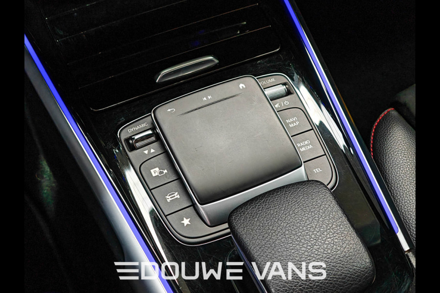 Mercedes-Benz Glb 200 Automaat Panorama AMG-Line Trekhaak Ambiente Verli. Stoelverw. Navi Night Pakket