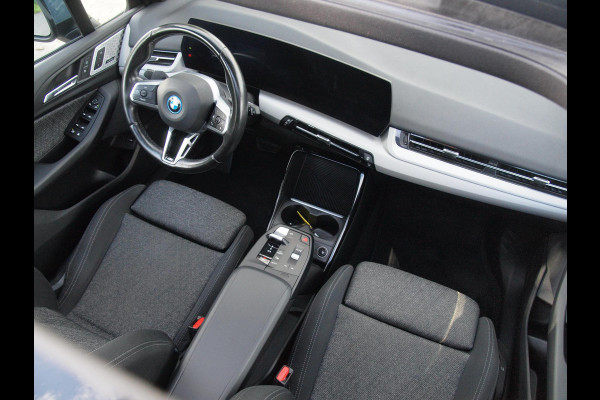 BMW 2 Serie Active Tourer 225e xDrive | Panoramadak | Harman Kardon | Camera| Sfeerverlichting | NL-Auto |