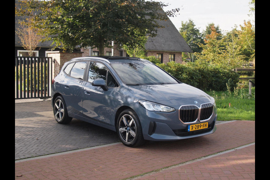 BMW 2 Serie Active Tourer 225e xDrive | Panoramadak | Harman Kardon | Camera| Sfeerverlichting | NL-Auto |