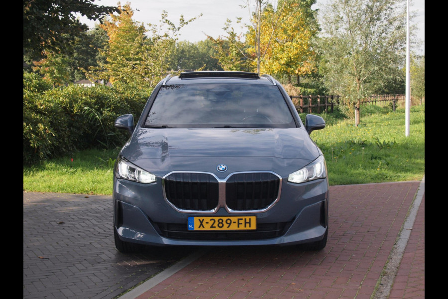 BMW 2 Serie Active Tourer 225e xDrive | Panoramadak | Harman Kardon | Camera| Sfeerverlichting | NL-Auto |