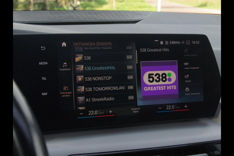 BMW 2 Serie Active Tourer 225e xDrive | Panoramadak | Harman Kardon | Camera| Sfeerverlichting | NL-Auto |