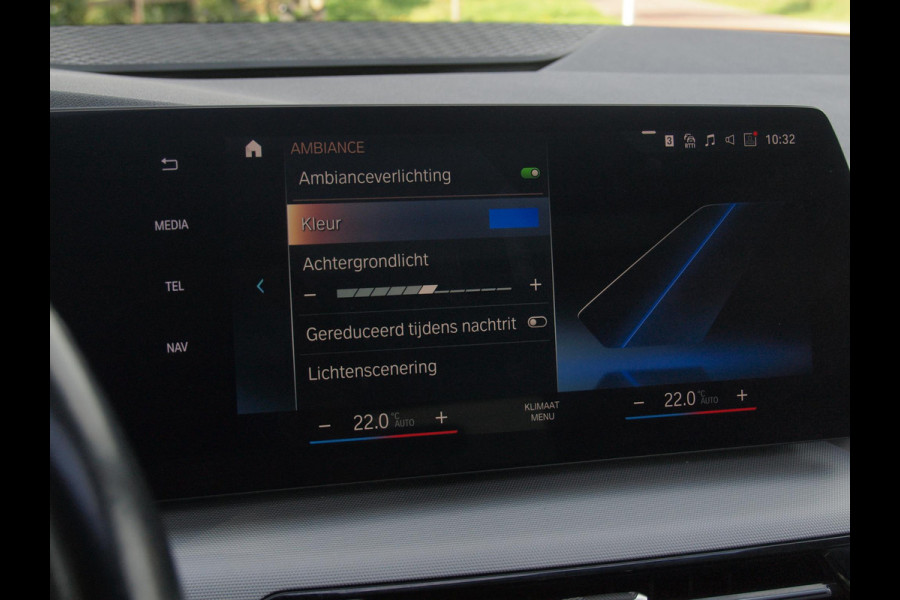 BMW 2 Serie Active Tourer 225e xDrive | Panoramadak | Harman Kardon | Camera| Sfeerverlichting | NL-Auto |