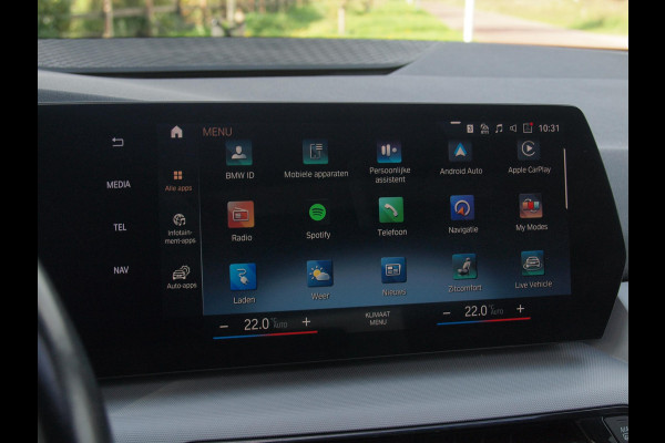 BMW 2 Serie Active Tourer 225e xDrive | Panoramadak | Harman Kardon | Camera| Sfeerverlichting | NL-Auto |