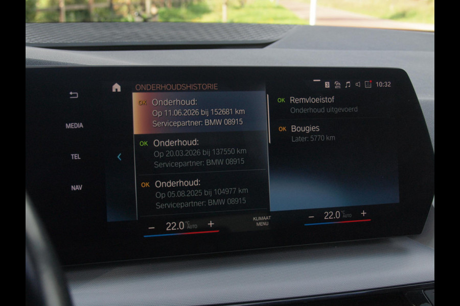 BMW 2 Serie Active Tourer 225e xDrive | Panoramadak | Harman Kardon | Camera| Sfeerverlichting | NL-Auto |