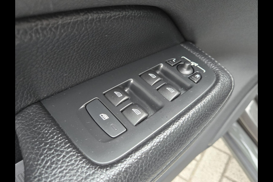 Volvo V60 2.0 B3 Inscription | Trekhaak| Comfort Stoelen| Dealer onderhouden|